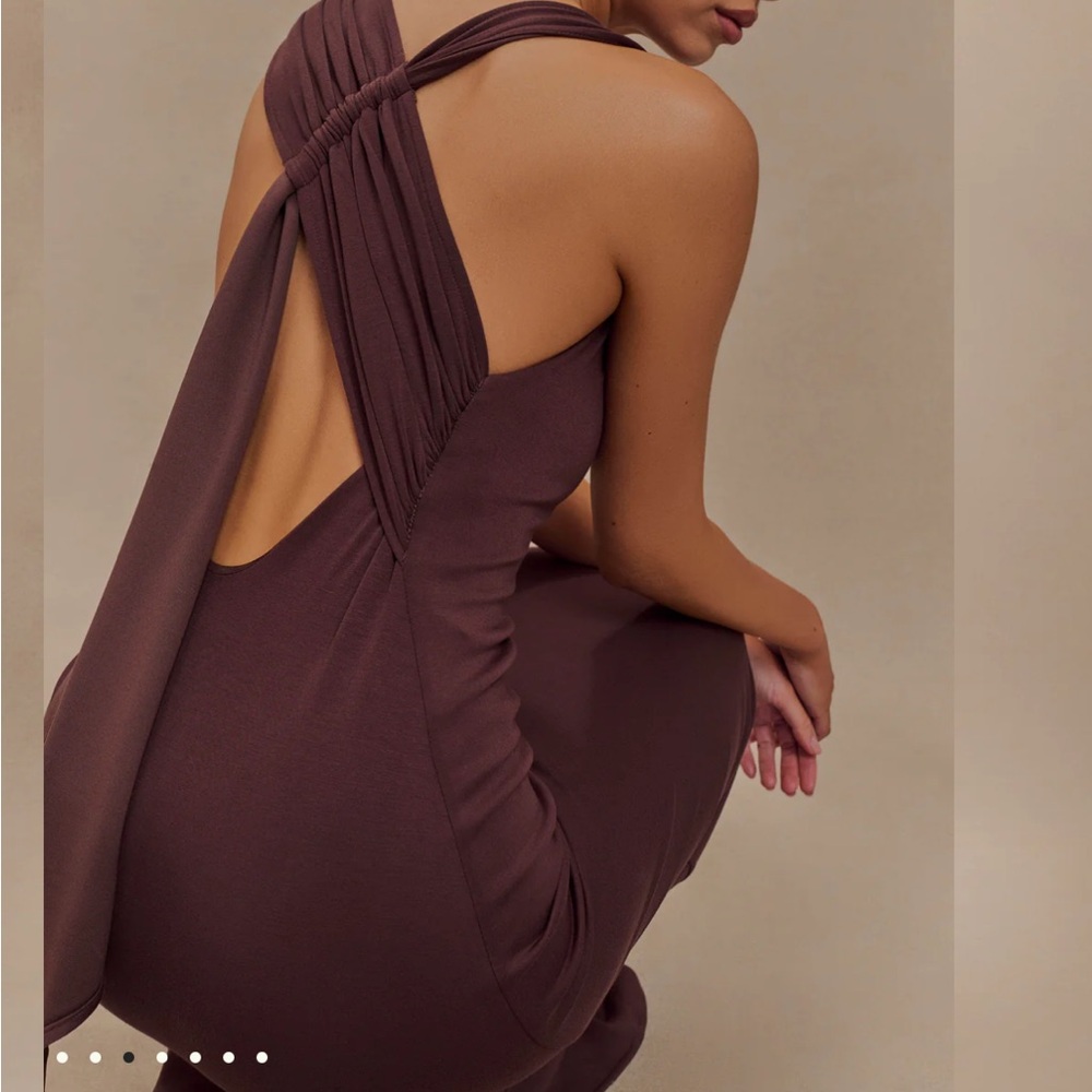 Elegant Cross-Back Brown Evening Dress - Picture 4 of 7
